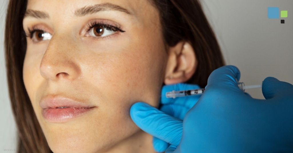 Woman receiving a masseter BOTOX® treatment (models)